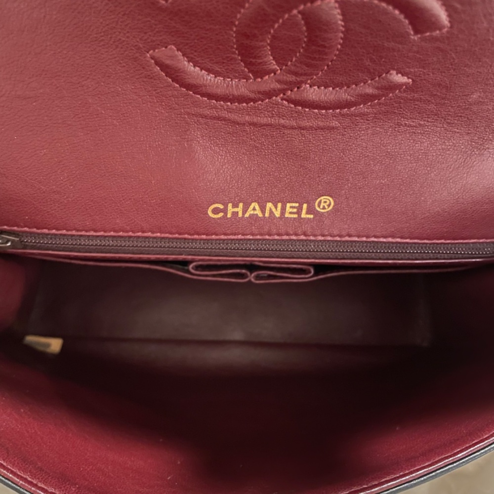 CHANEL 1990 Vintage Lambskin Quilted Medium Double Flap Black Handbag - Picture 9 of 10